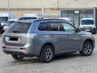 Mitsubishi Outlander foto 3