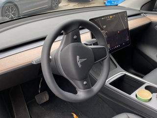 Tesla Model Y foto 7