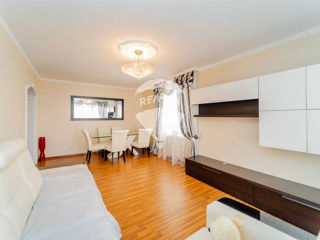 Apartament cu 3 camere, 94 m², Buiucani, Chișinău foto 3