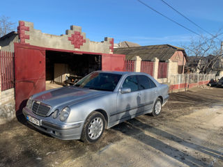 Mercedes E-Class foto 2