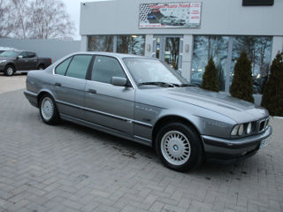 BMW 5 Series foto 3