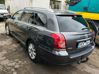 Toyota Avensis foto 4