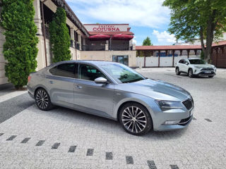 Skoda Superb foto 2