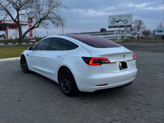 Tesla Model 3 foto 4