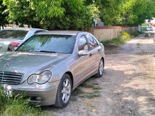 Mercedes C-Class foto 2