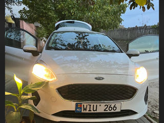 Ford Fiesta foto 2