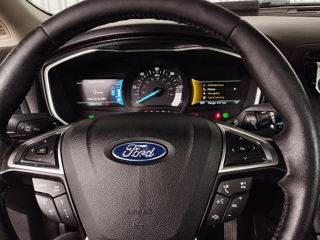Ford Fusion foto 2