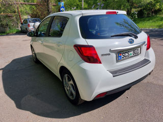 Toyota Yaris фото 6