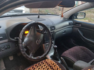 Toyota Avensis foto 5