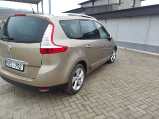 Renault Grand Scenic foto 2