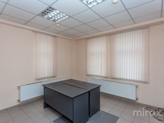 Se vinde oficiu situat în sectorul Centru, str. Petru Rareș. foto 2