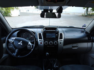 Mitsubishi Pajero Sport foto 8