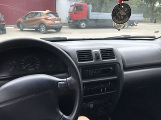 Mazda 323 foto 4