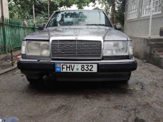 Mercedes Series (W124) foto 1