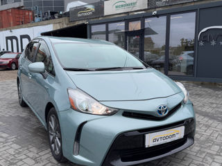 Toyota Prius v foto 2