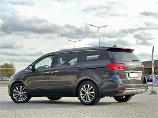 KIA Carnival foto 2