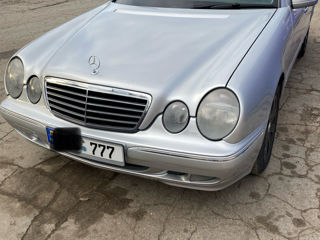 Mercedes E-Class foto 2