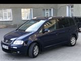 Volkswagen Touran foto 1