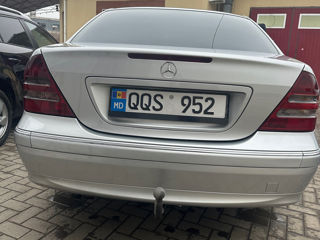 Mercedes C-Class foto 3