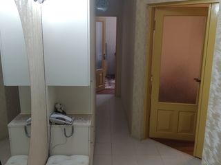 Apartament cu 3 camere, 70 m², Periferie, Ungheni foto 2