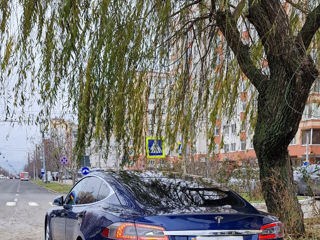 Tesla Model S foto 2