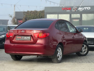 Hyundai Elantra foto 3