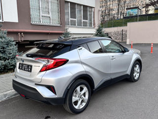 Toyota C-HR foto 2