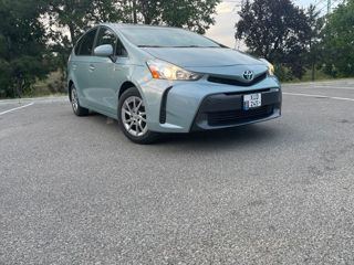 Toyota Prius v foto 5