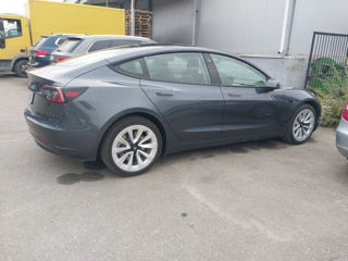 Tesla Model 3 foto 4