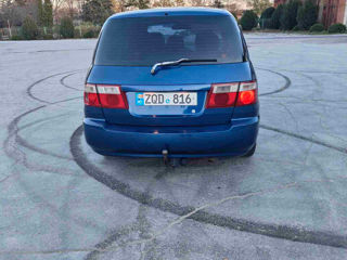 KIA Carens foto 7