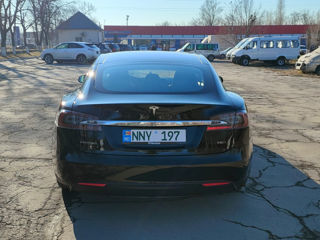 Tesla Model S foto 2