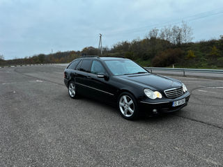 Mercedes C-Class foto 2