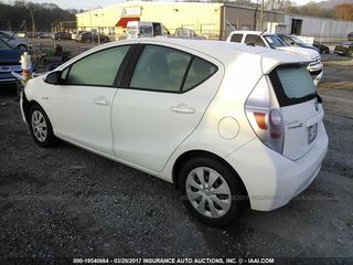 Toyota Prius c foto 2