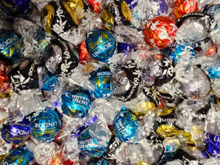 Ciocolata Lindt Lindor la pret exceptional pe kg foto 1