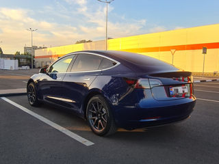 Tesla Model 3 foto 2