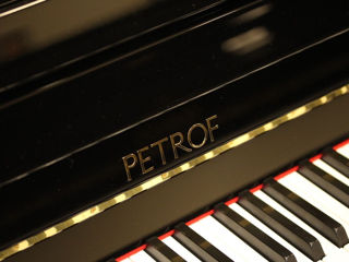 Cumpăr pian Petrof foto 1