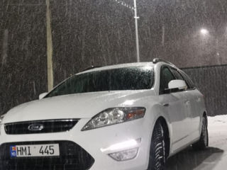 Ford Mondeo foto 2