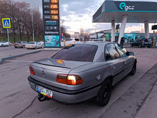 Opel Omega foto 3