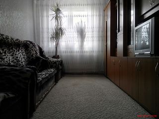 Se vinde apartament cu doua odai in suburbia Chisinaului (Floreni, linga Singera) foto 3