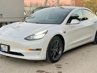 Tesla Model 3 foto 2