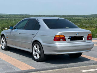 BMW 5 Series foto 4