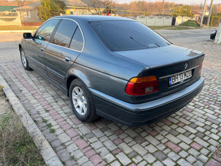 BMW 5 Series foto 4