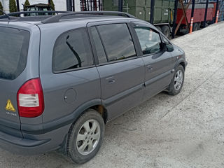 Opel Zafira foto 2