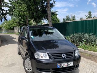 Volkswagen Touran foto 1