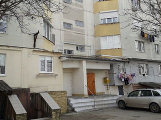 Se vinde apartament cu 2 camere in zona Colegiului Pedagogic Calarasi foto 1