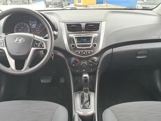 Hyundai Accent foto 11