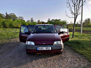 Ford Fiesta foto 3