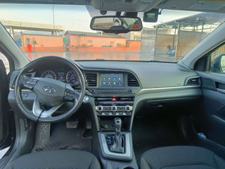 Hyundai Elantra foto 5