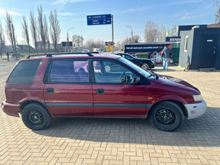 Mitsubishi Space Wagon foto 3