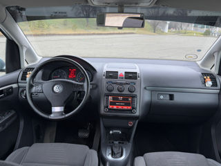 Volkswagen Touran foto 5